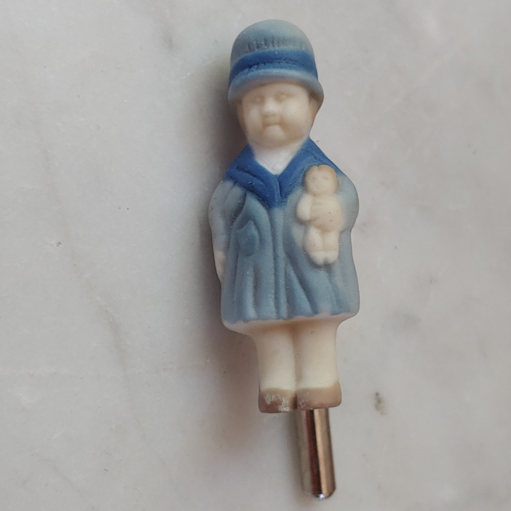 Vintage Hat Pin Brooch Art Deco 1920's 1930's Ceramic Girl Cloche‎ Hat Coat Doll - Picture 3 of 8